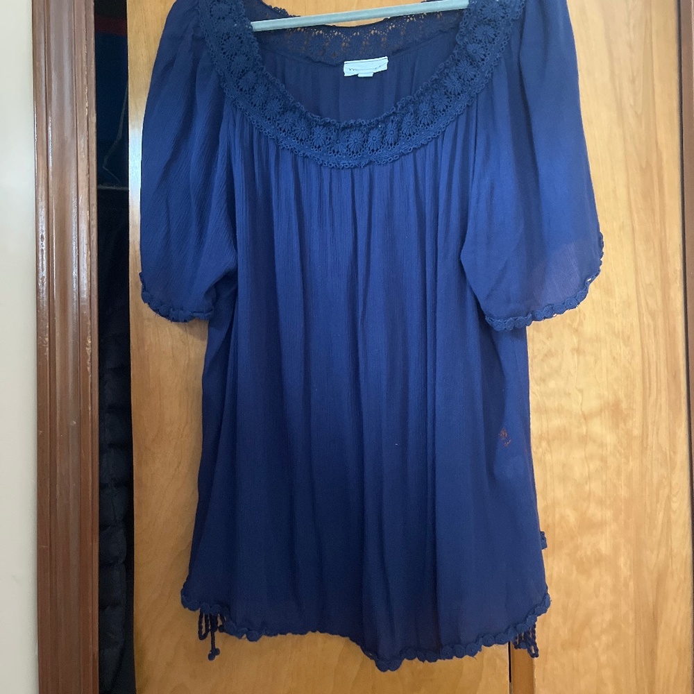 2X navy short sleeve, scoop neck top